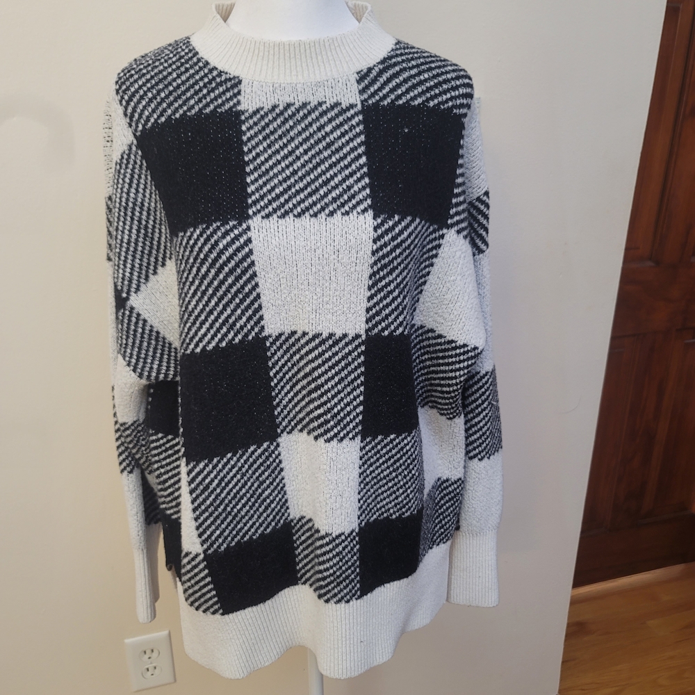 Abercrombie & Fitch Black and White Plaid Sweater